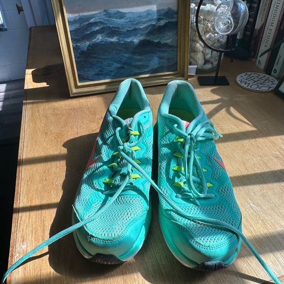 Nike Women's Green Running Shoes - Picture 2 of 6